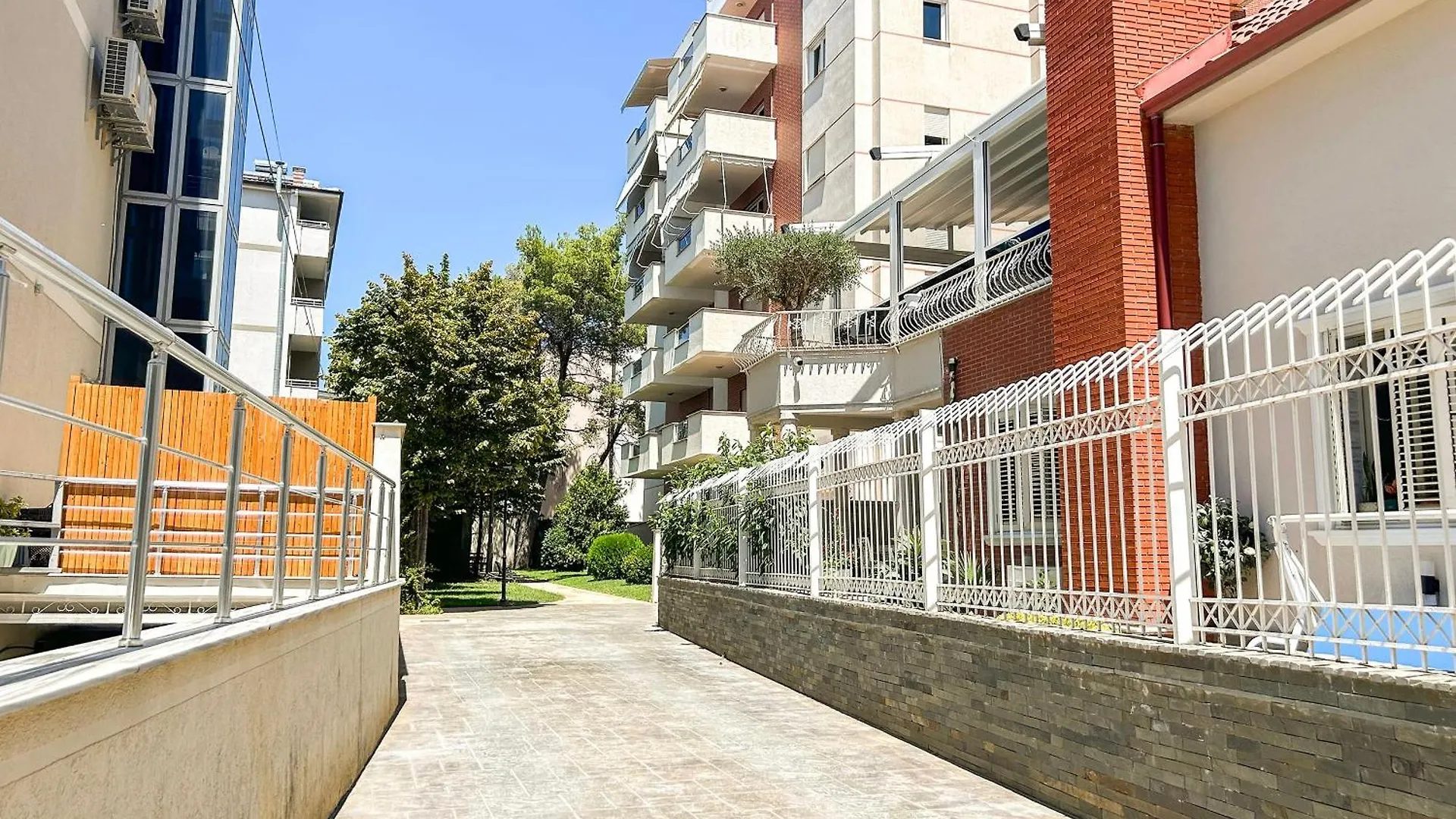 Unbelievable 1213 Daire Golem   Golem (Tirana)